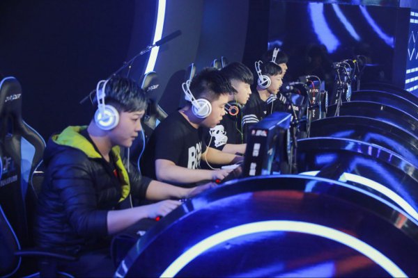 然保持乐观 然保持乐观