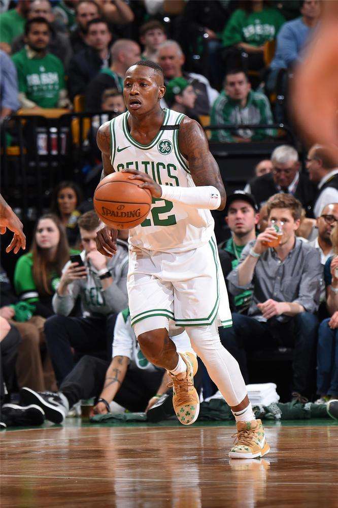 还是在家中 还是在家中