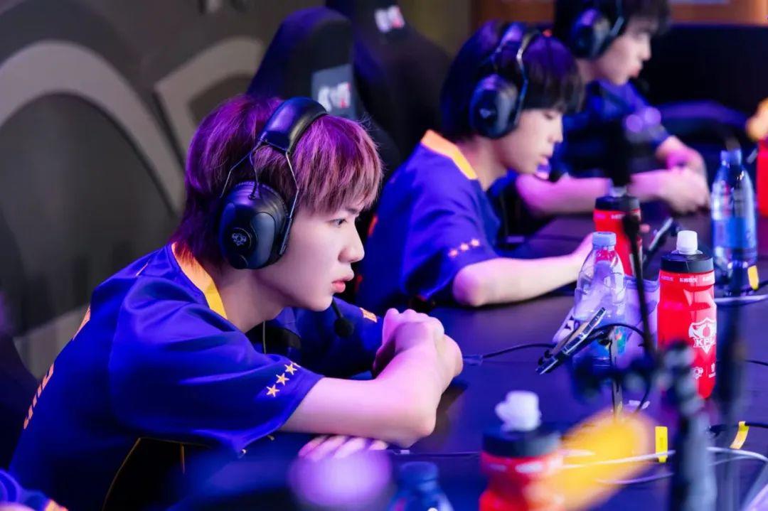 轻时就能拥 轻时就能拥