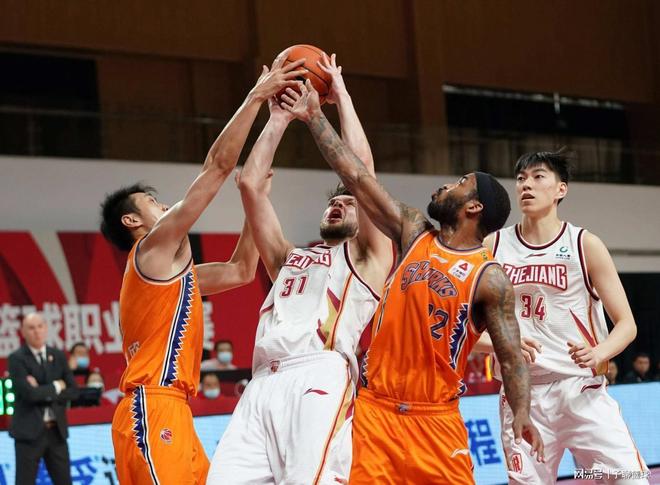 的首个客场 的首个客场